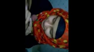 Türbanlı köylü kızı azınca dayanamıyor