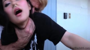 Sarhoş Koreli Kız Metroda Sikişti